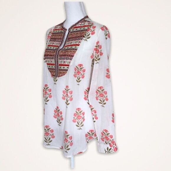 Embroidered Neckline Floral Blouse - Picture 4 of 8